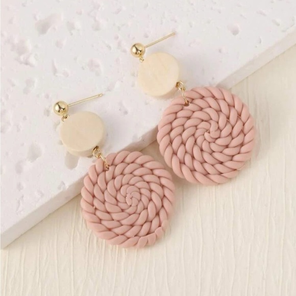 New baby pink drop earrings - Picture 3 of 6